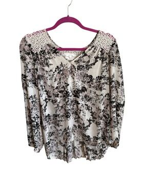 Black Rainn Cream Floral Lace-Yoke V-Neck Blouse